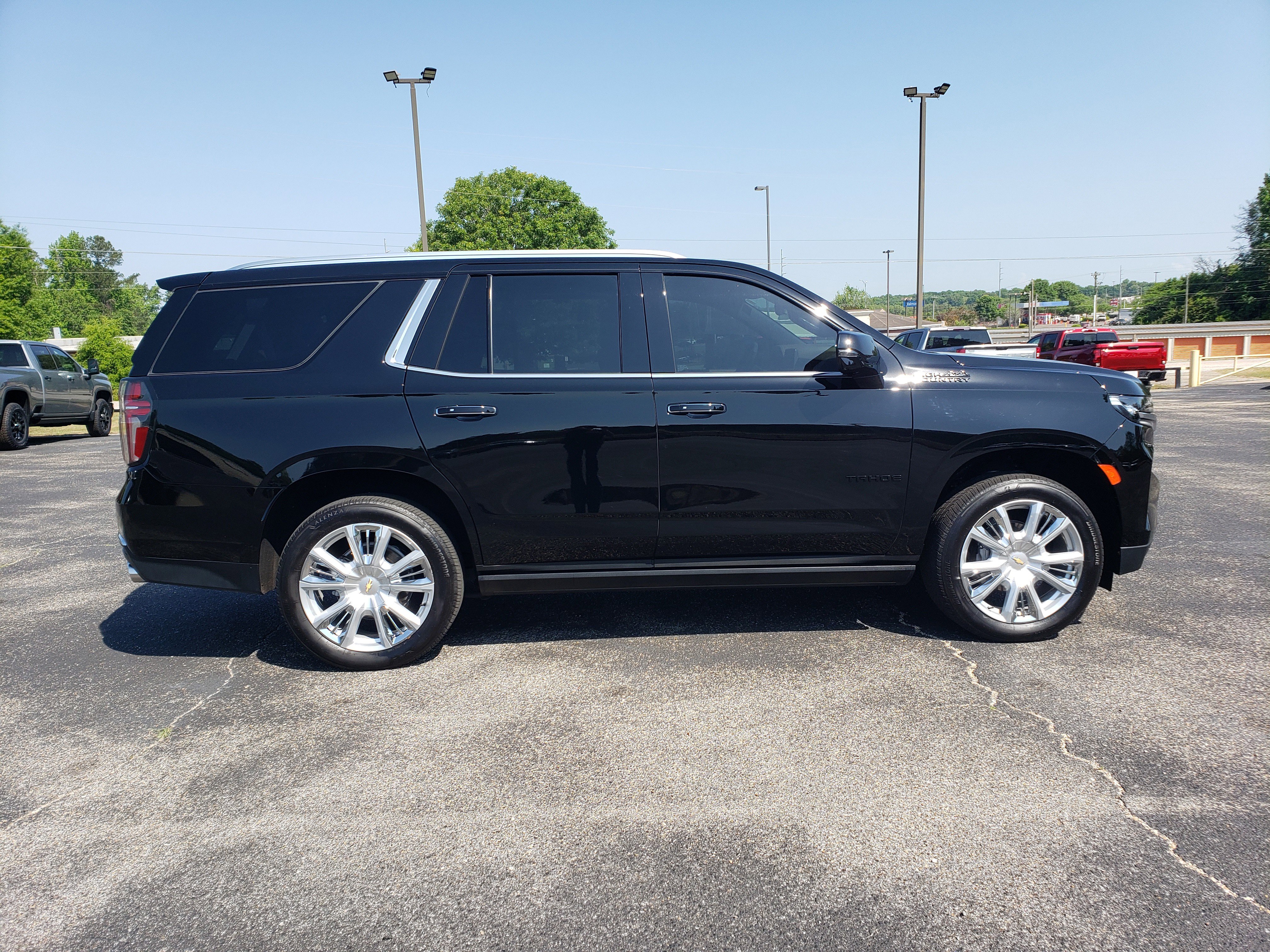 Used 2024 Chevrolet Tahoe High Country RWD image 5