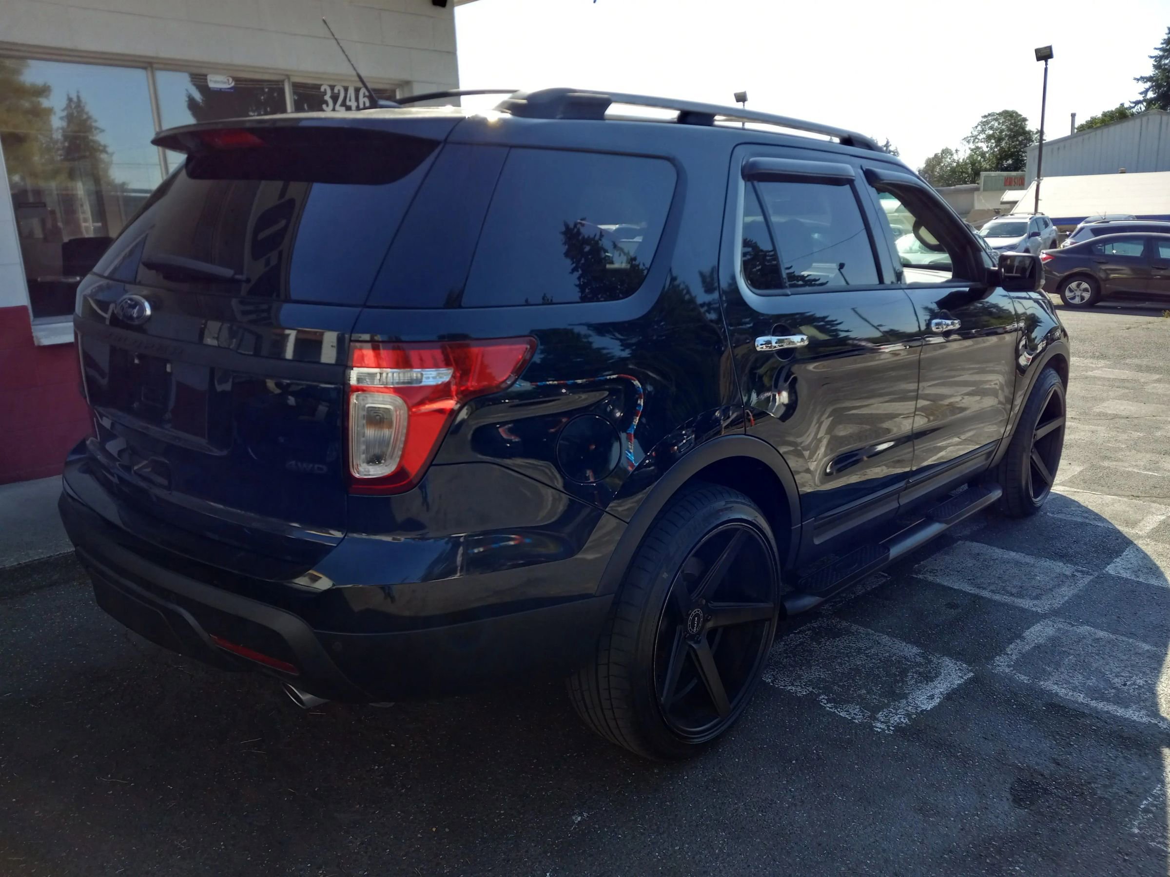 Used 2015 Ford Explorer Limited w/ Equipment Group 302A image 4