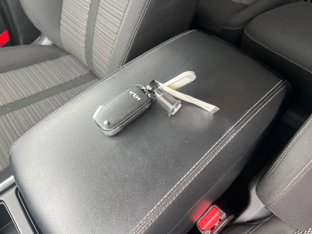 Used 2023 Kia Sorento LX image 26