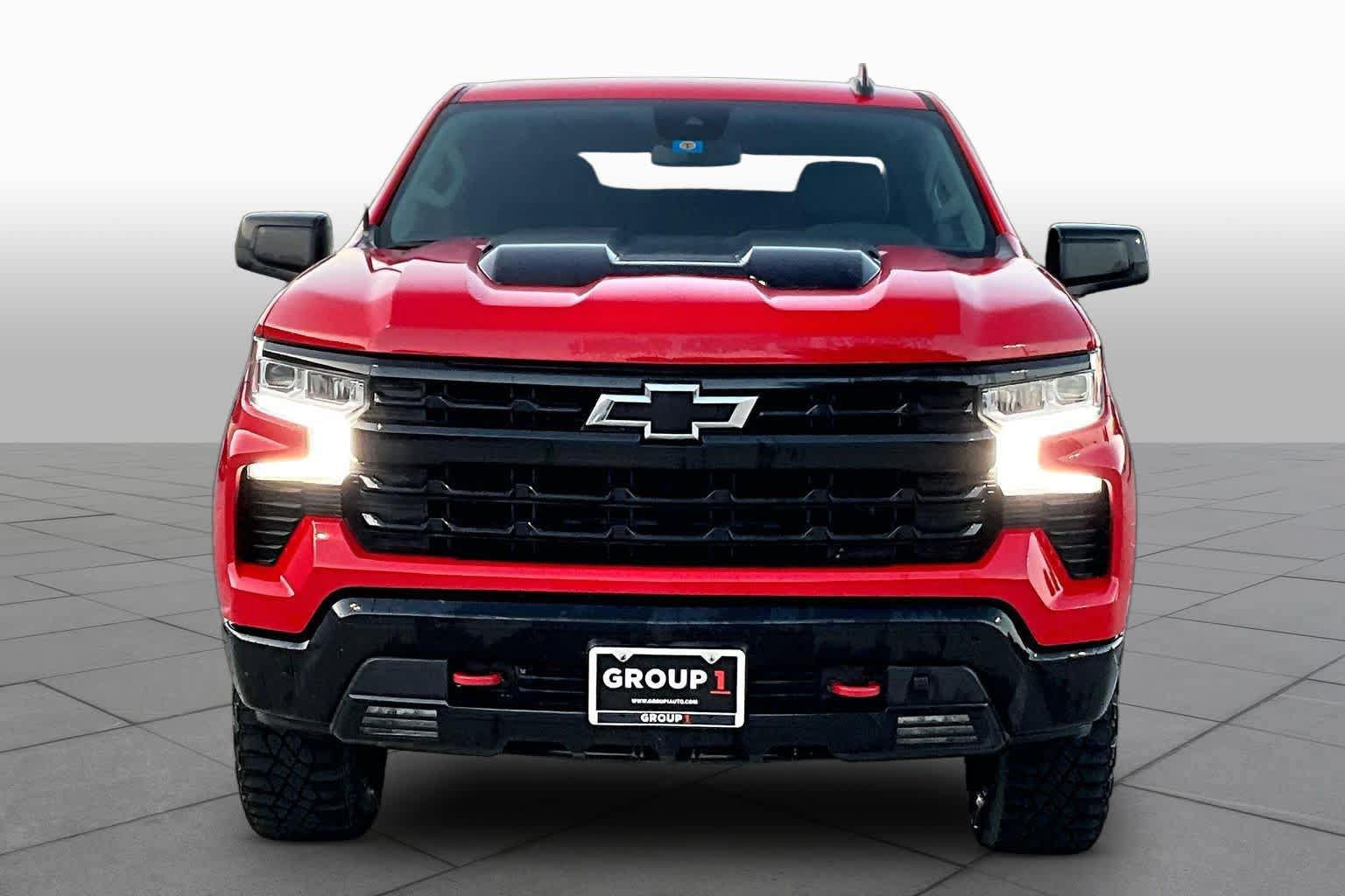 Used 2023 Chevrolet Silverado 1500 LT Trail Boss w/ LPO, Dark Essentials Package AWD/4WD image 4