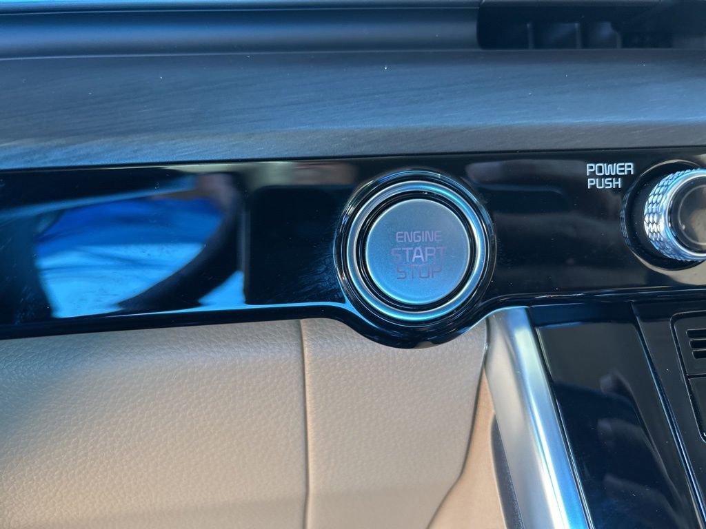 Used 2023 Kia Carnival EX image 44