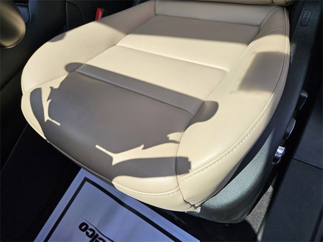 Certified 2025 Cadillac XT4 Premium Luxury image 5