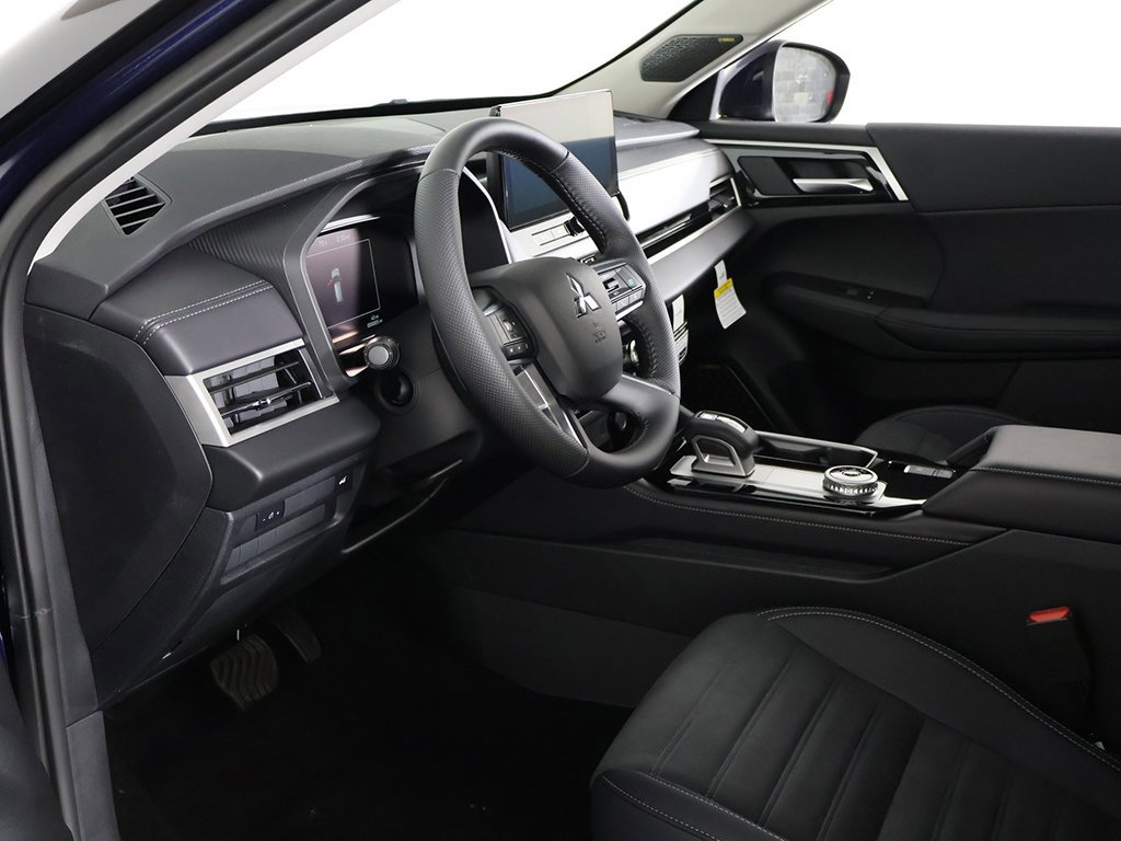 New 2025 Mitsubishi Outlander SE image 27