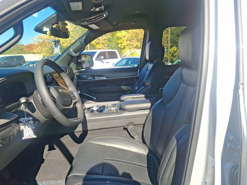 Used 2024 Jeep Wagoneer Series III image 23