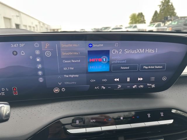 Used 2025 Buick Enclave Avenir AWD/4WD image 25