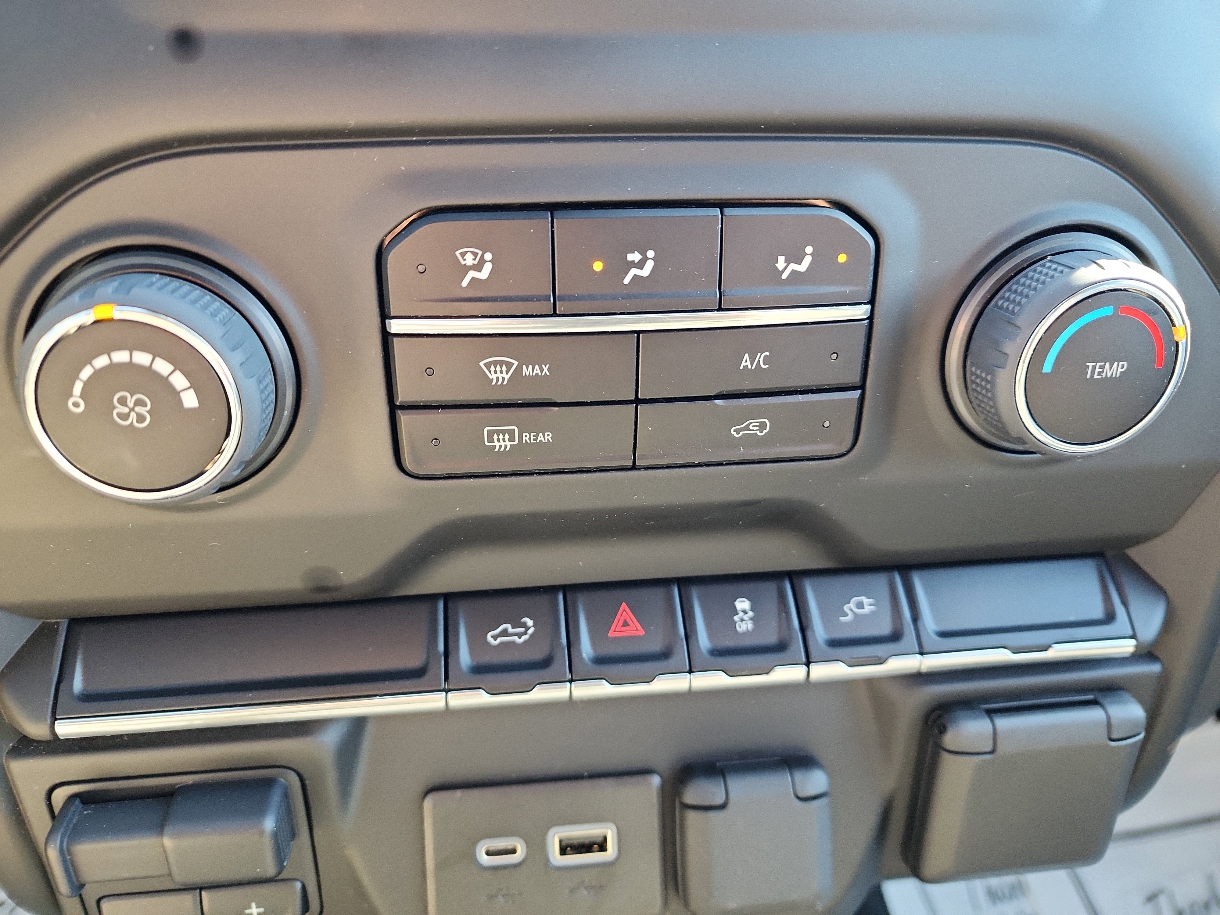 Used 2022 Chevrolet Silverado 2500 Custom w/ Custom Value Package image 17