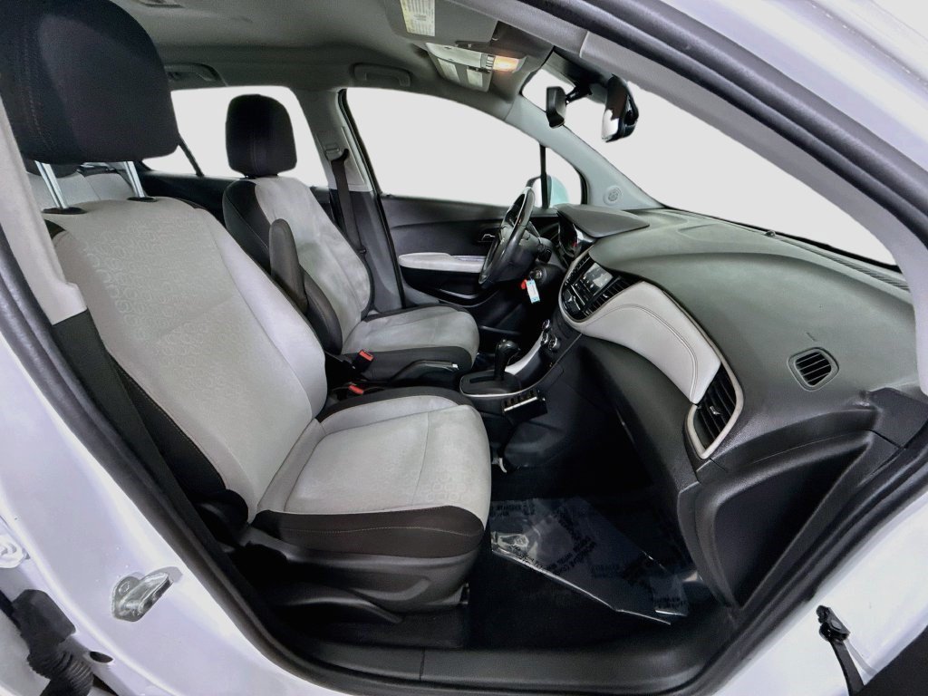 Used 2020 Chevrolet Trax LS FWD image 26