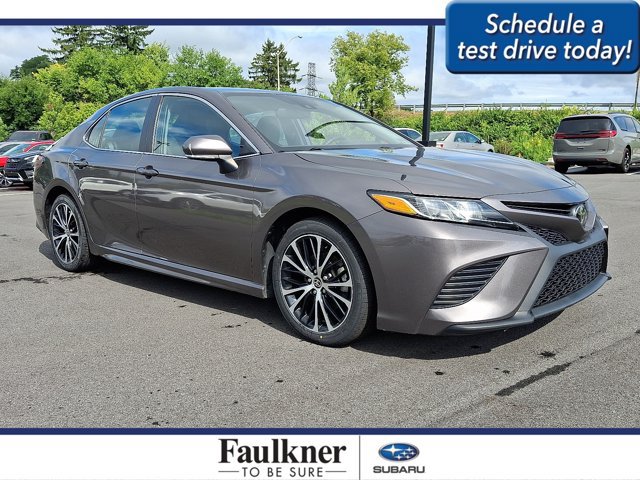 Used 2020 Toyota Camry SE w/ Cold Weather Package AWD/4WD image 1