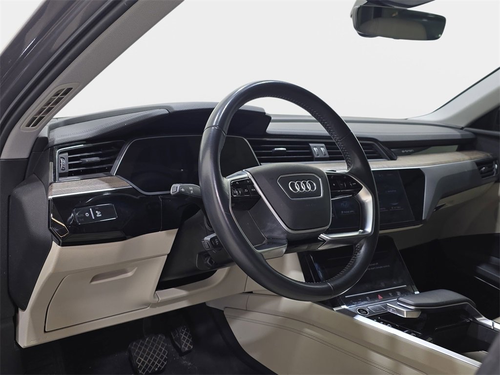 Used 2021 Audi e-tron Premium Plus w/ Premium Plus Package image 17