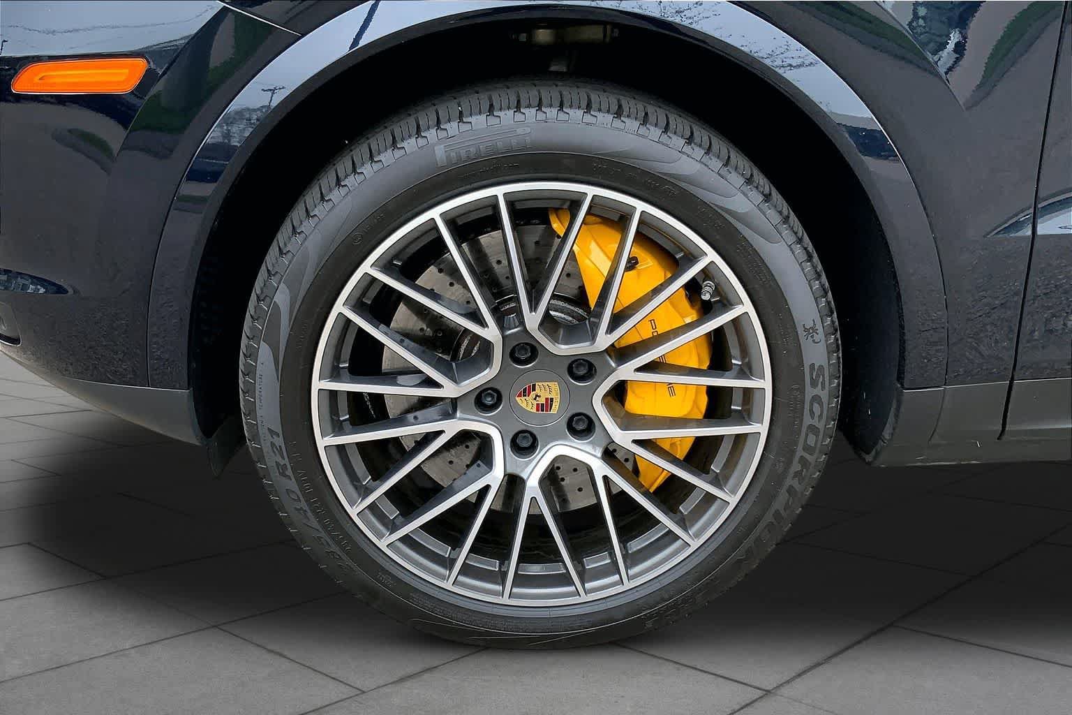 Used 2022 Porsche Cayenne AWD/4WD image 10