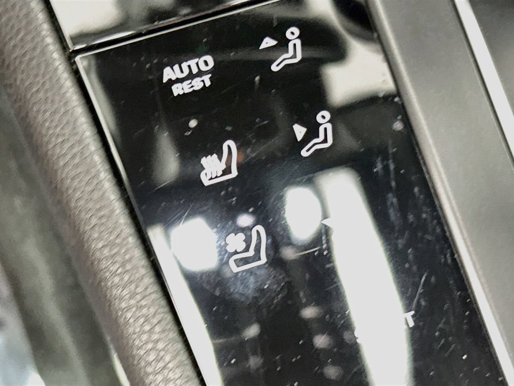 Certified 2024 Porsche Macan AWD/4WD image 23
