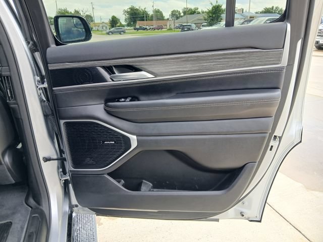 Used 2023 Jeep Wagoneer Series III w/ Preferred Equipment Group AWD/4WD image 25