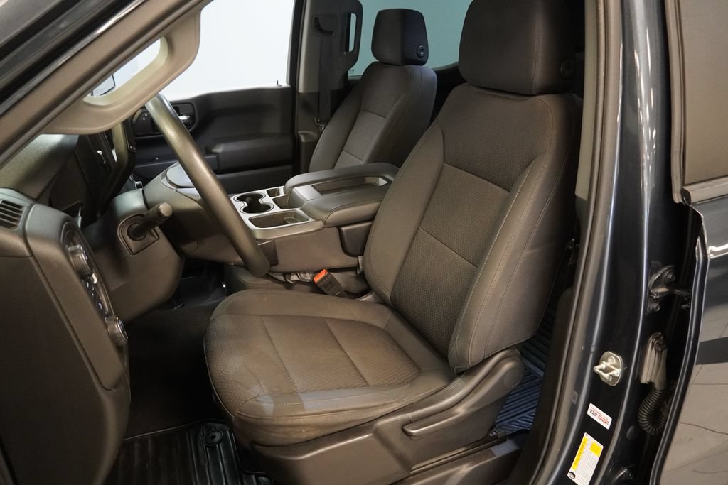 Used 2020 Chevrolet Silverado 1500 Custom w/ Custom Value Package AWD/4WD image 3