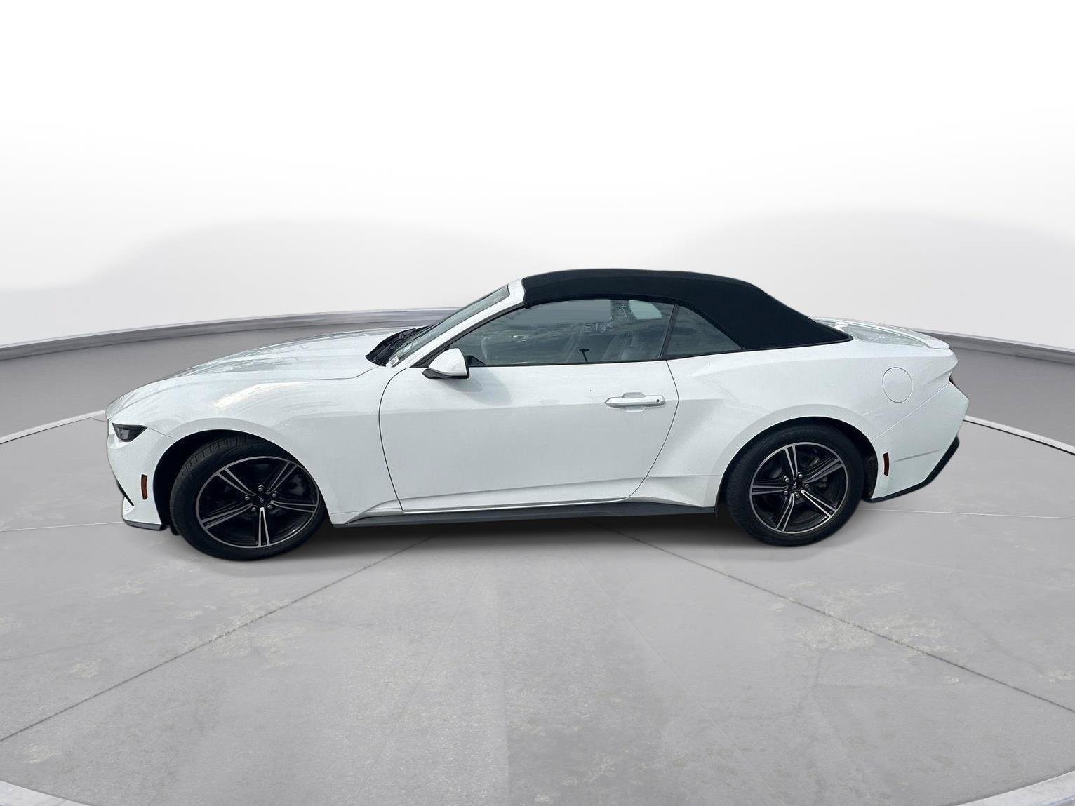 Used 2025 Ford Mustang Premium RWD image 9