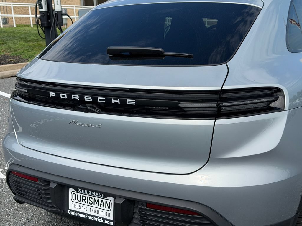 Used 2025 Porsche Macan 4 Electric AWD/4WD image 11
