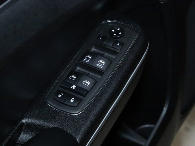 Used 2022 Chrysler 300 Touring w/ Sport Appearance Package image 16