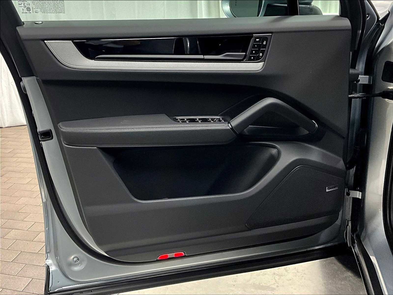 New 2026 Porsche Cayenne image 22