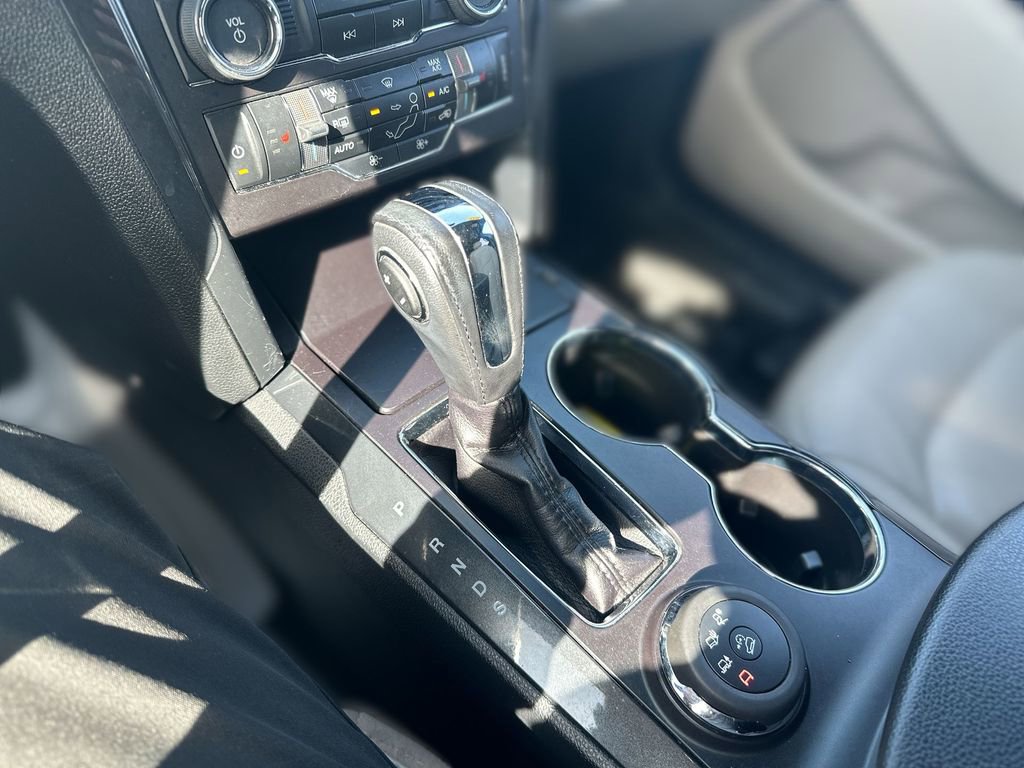 Used 2018 Ford Explorer XLT w/ Equipment Group 202A image 20