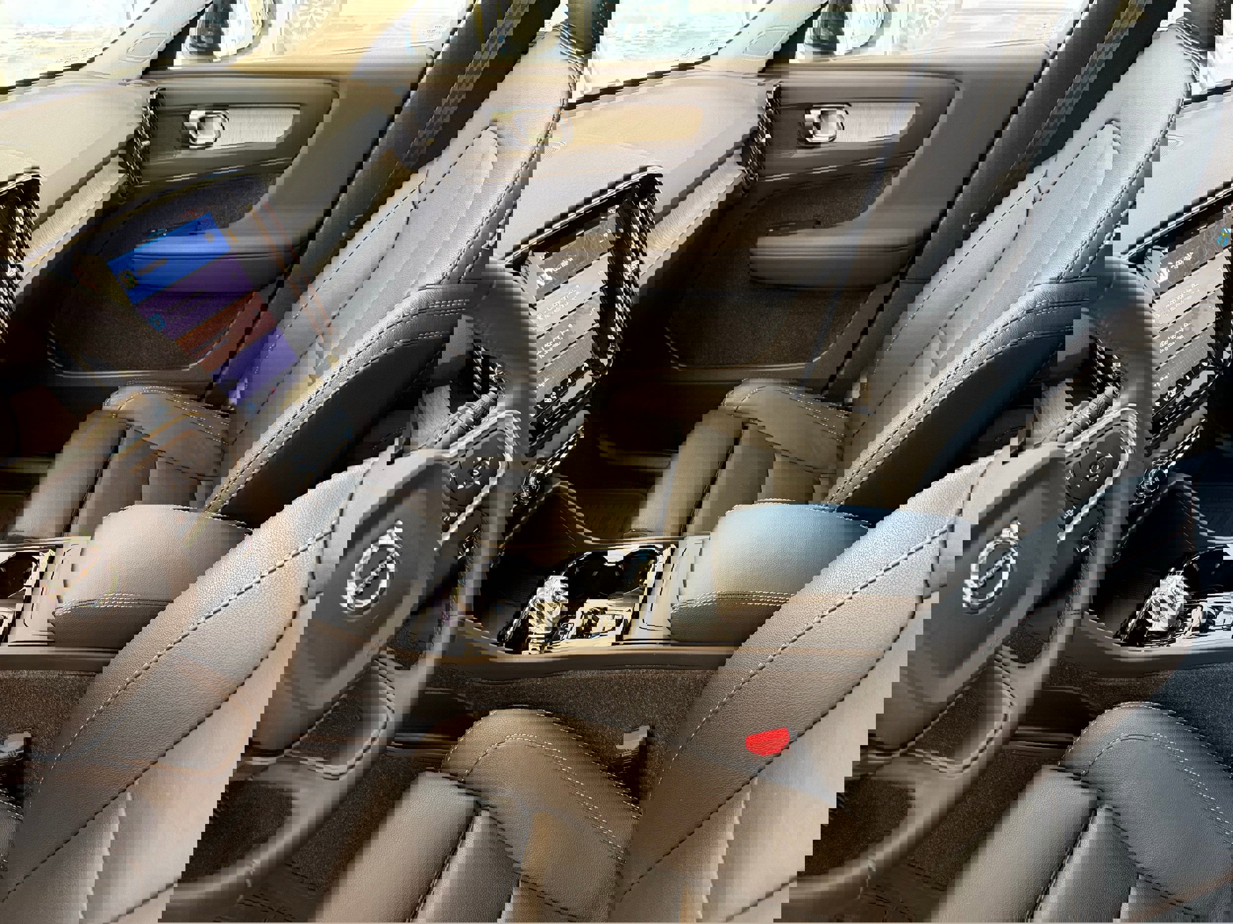 Certified 2025 Volvo XC40 B5 Plus image 15