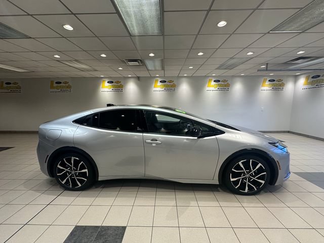 Used 2023 Toyota Prius Prime Premium FWD image 3