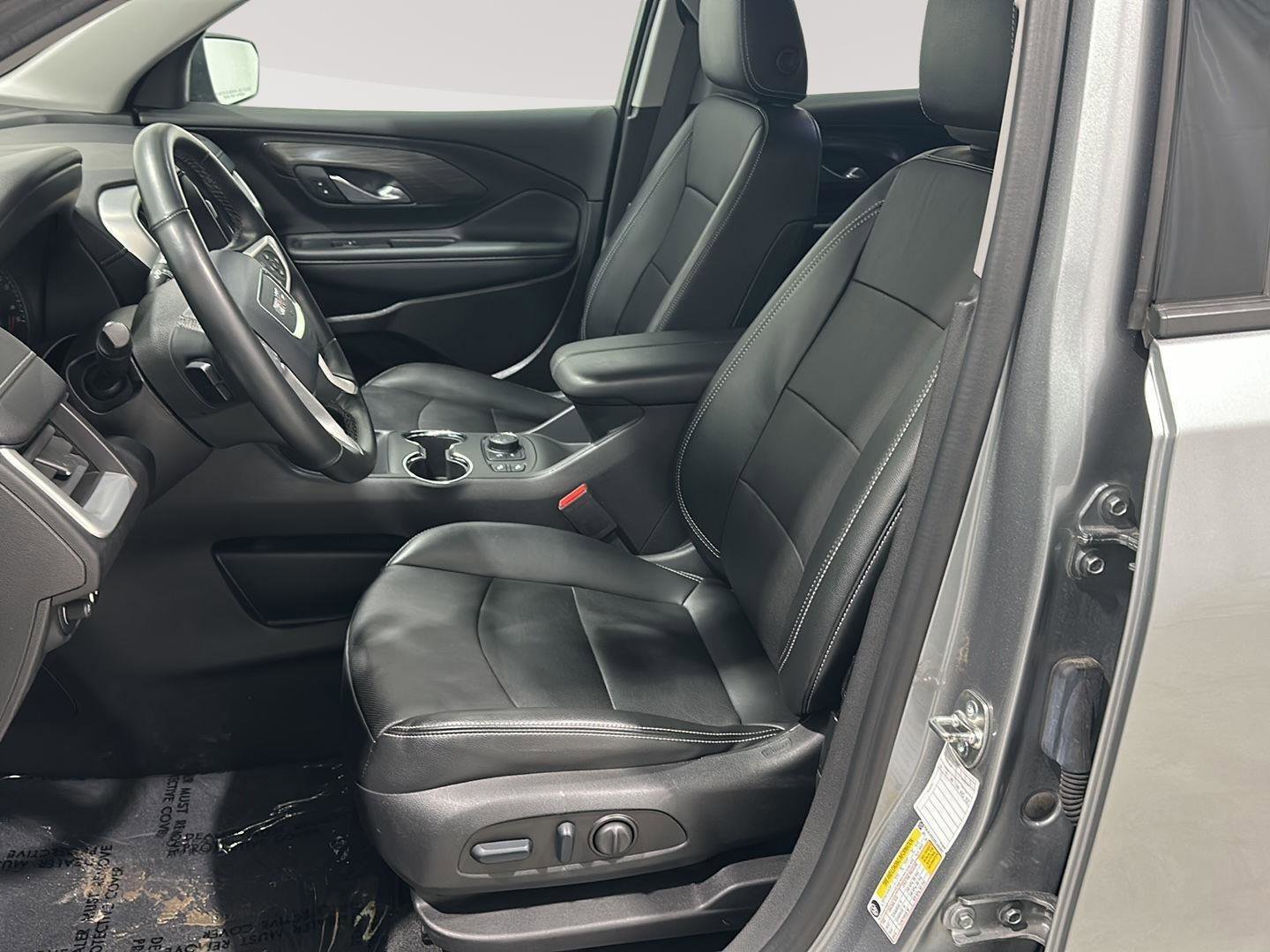 Used 2024 GMC Terrain SLT image 17