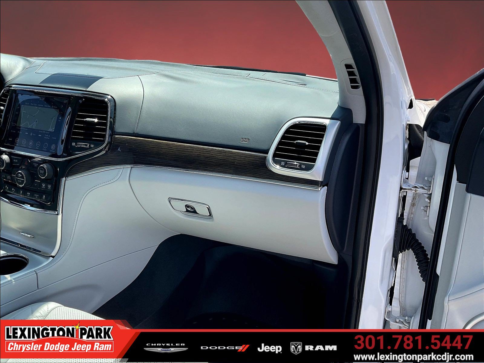 Used 2021 Jeep Grand Cherokee Summit AWD/4WD image 25