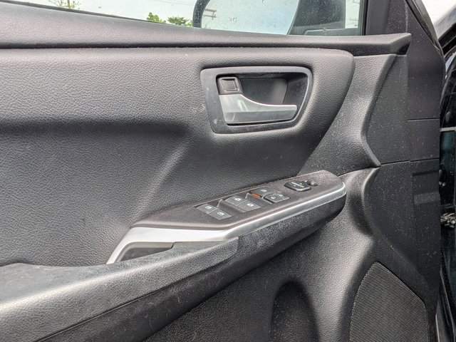 Used 2017 Toyota Camry SE FWD image 13
