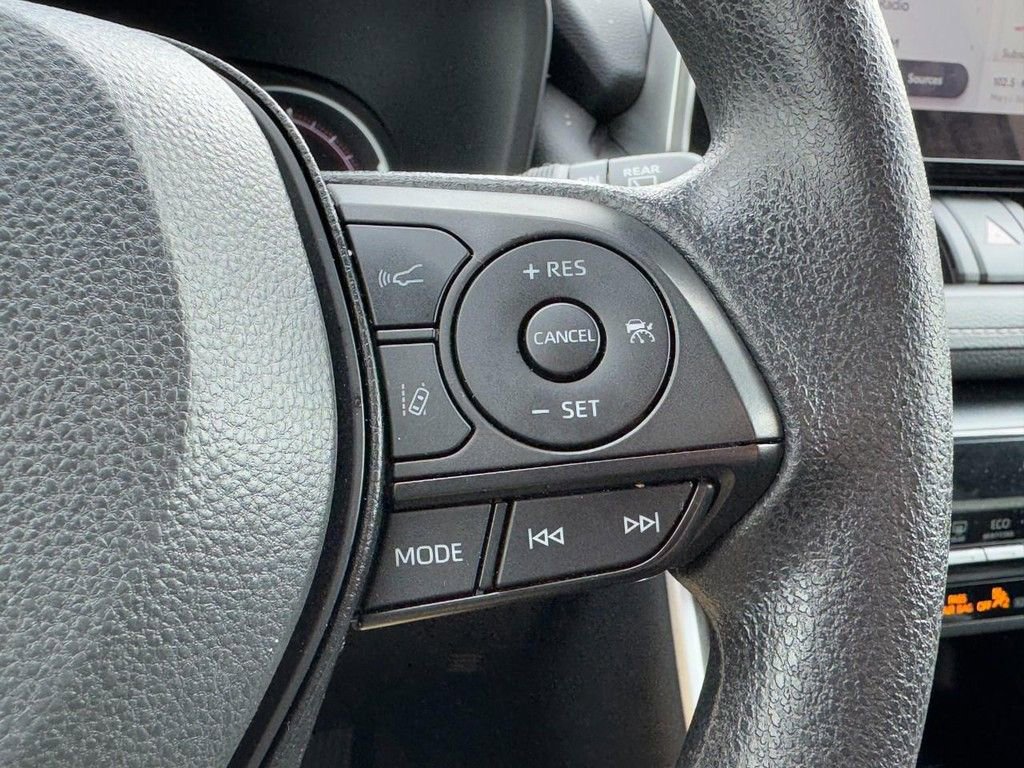 Used 2025 Toyota RAV4 XLE image 18