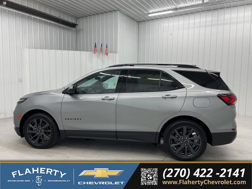 Used 2023 Chevrolet Equinox RS w/ LPO, Floor Liner Package FWD image 5