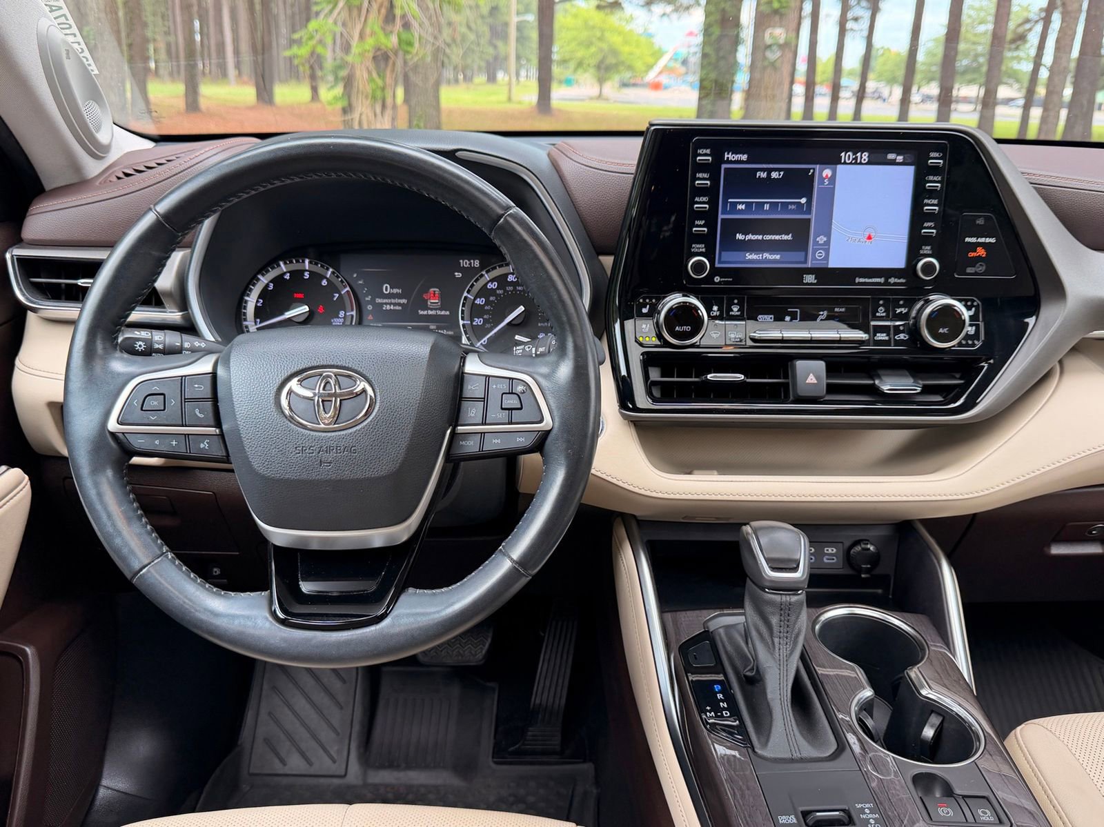 Used 2022 Toyota Highlander Limited FWD image 3