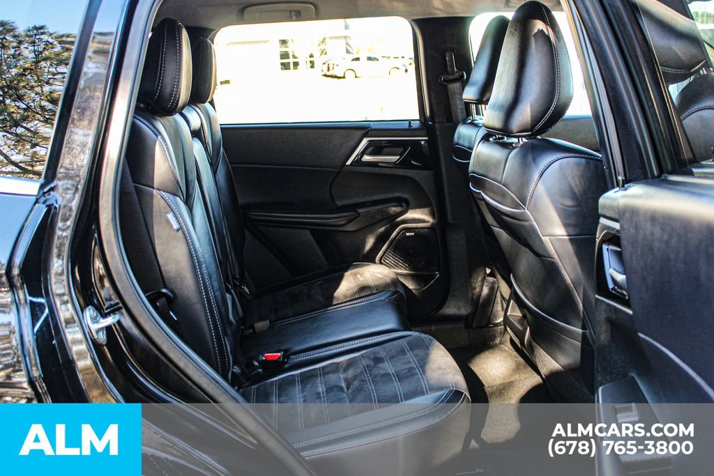 Used 2025 Mitsubishi Outlander SE image 21