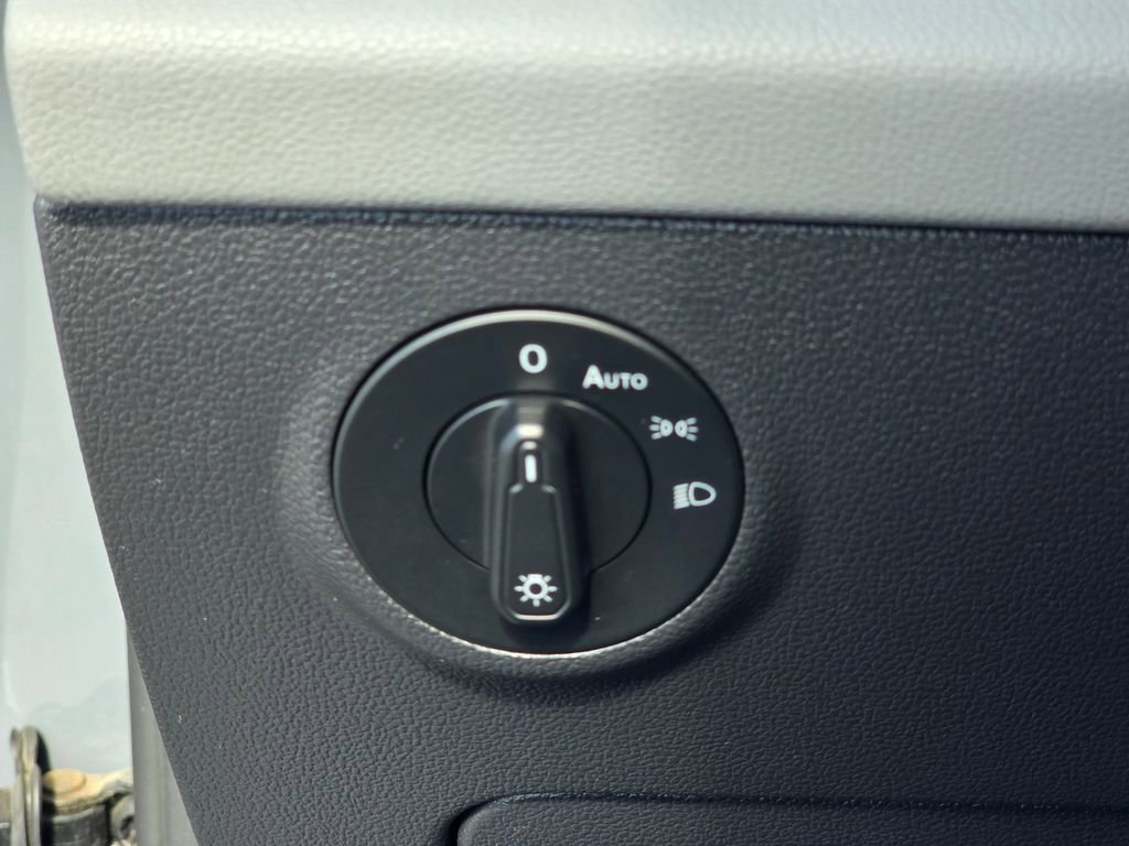 Used 2022 Volkswagen Taos SE image 19