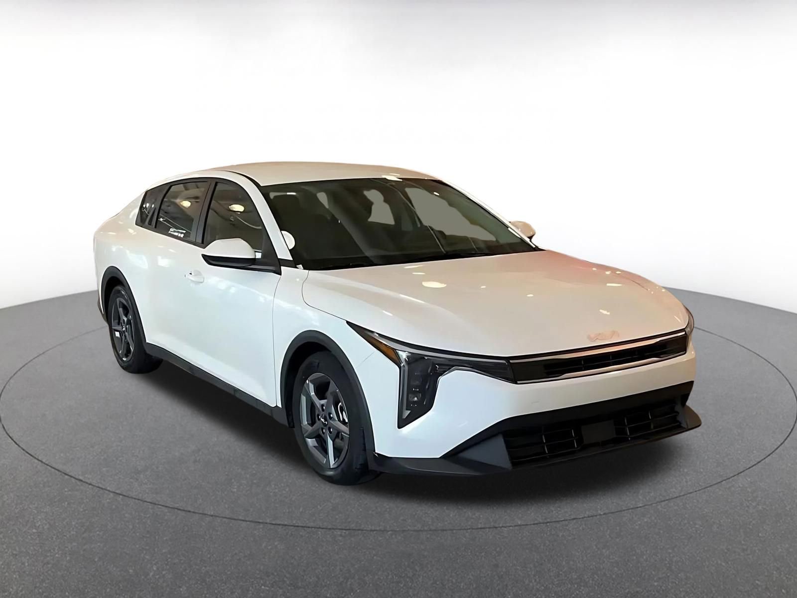 Used 2025 Kia K4 LXS image 3