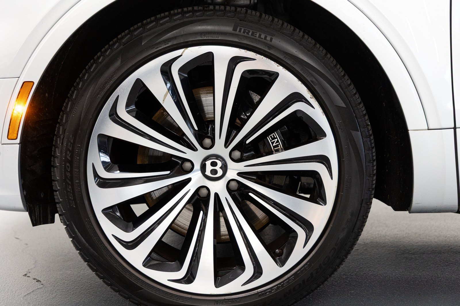 Certified 2023 Bentley Bentayga Plug-In Hybrid AWD/4WD image 16
