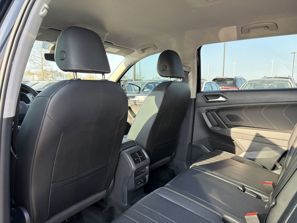 Used 2023 Volkswagen Tiguan SE image 12
