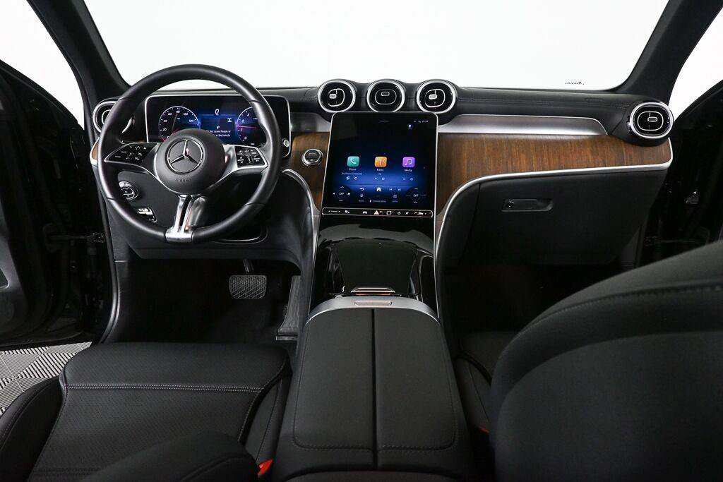 Certified 2025 Mercedes-Benz GLC 300 image 9