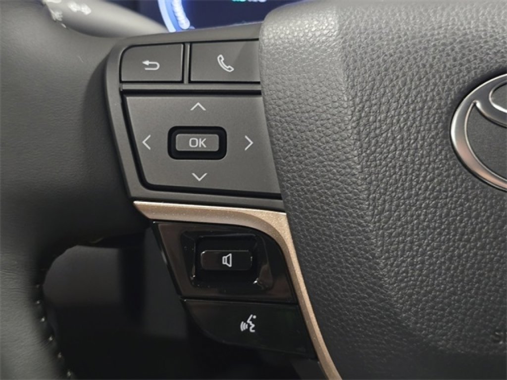 New 2025 Toyota Crown Signia image 33