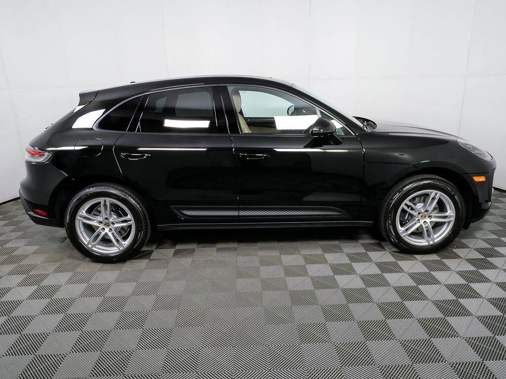 Certified 2026 Porsche Macan AWD/4WD image 28