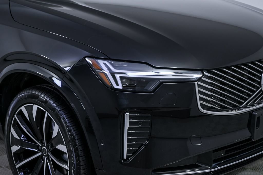 Certified 2025 Volvo XC90 B6 Plus image 41