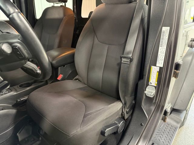 Used 2014 Jeep Wrangler Unlimited Sport w/ Connectivity Group image 17