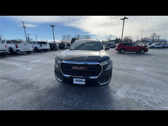 Certified 2023 GMC Terrain SLE w/ Driver Convenience Package image 3