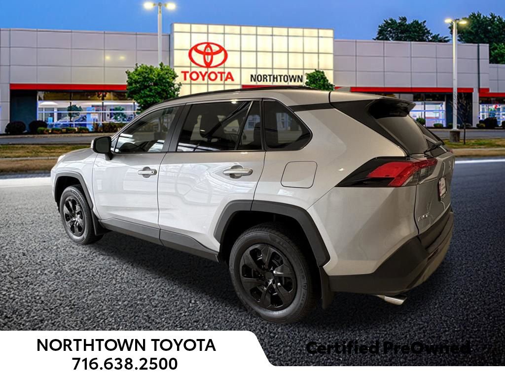 Used 2021 Toyota RAV4 LE image 3