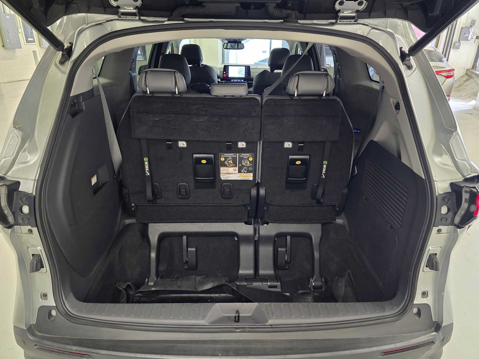 Used 2021 Toyota Sienna XLE w/ XLE Plus Package FWD image 14