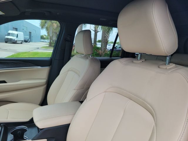 Used 2025 Jeep Grand Cherokee Limited AWD/4WD image 18