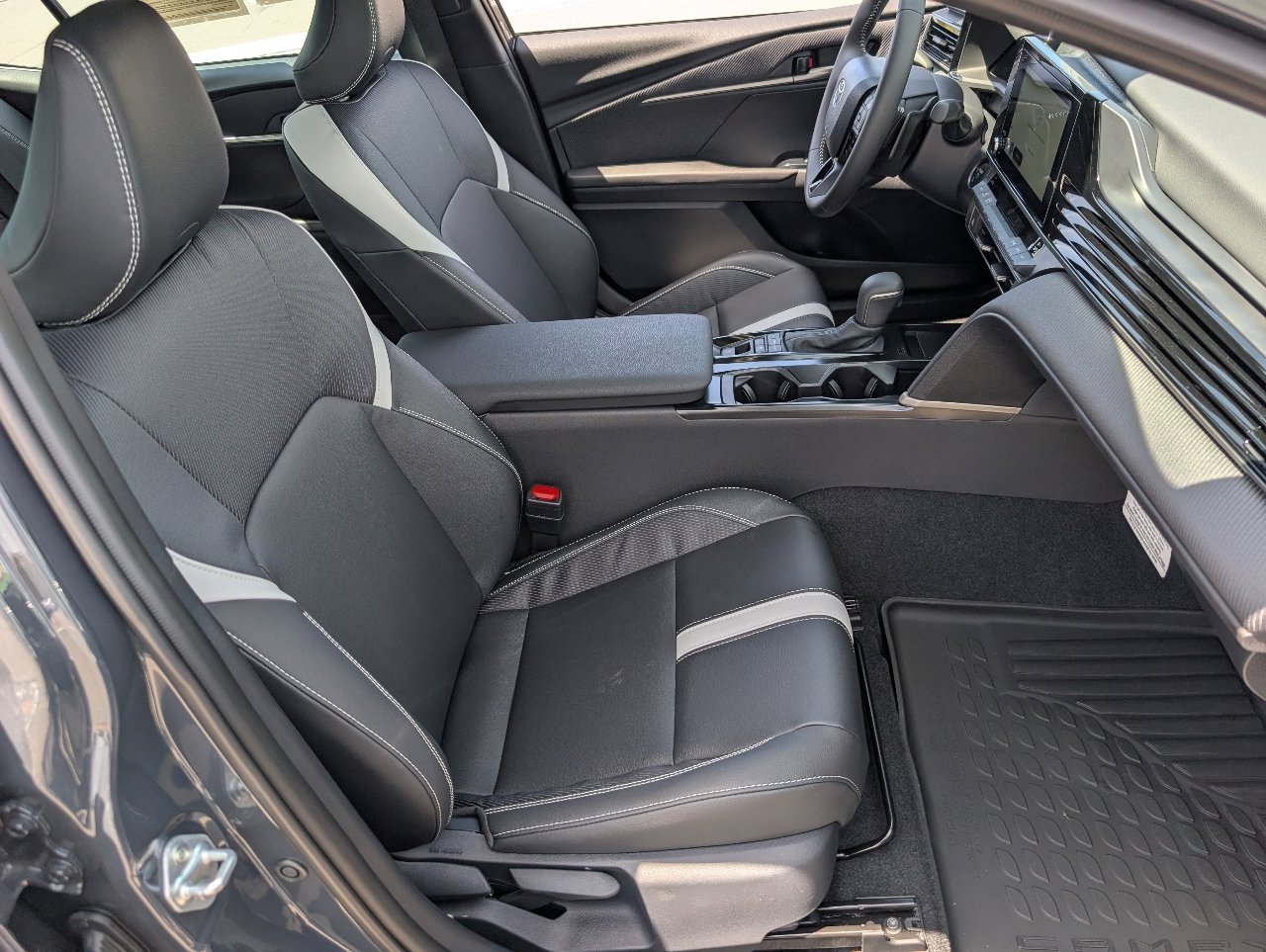Used 2026 Toyota Camry SE FWD image 8
