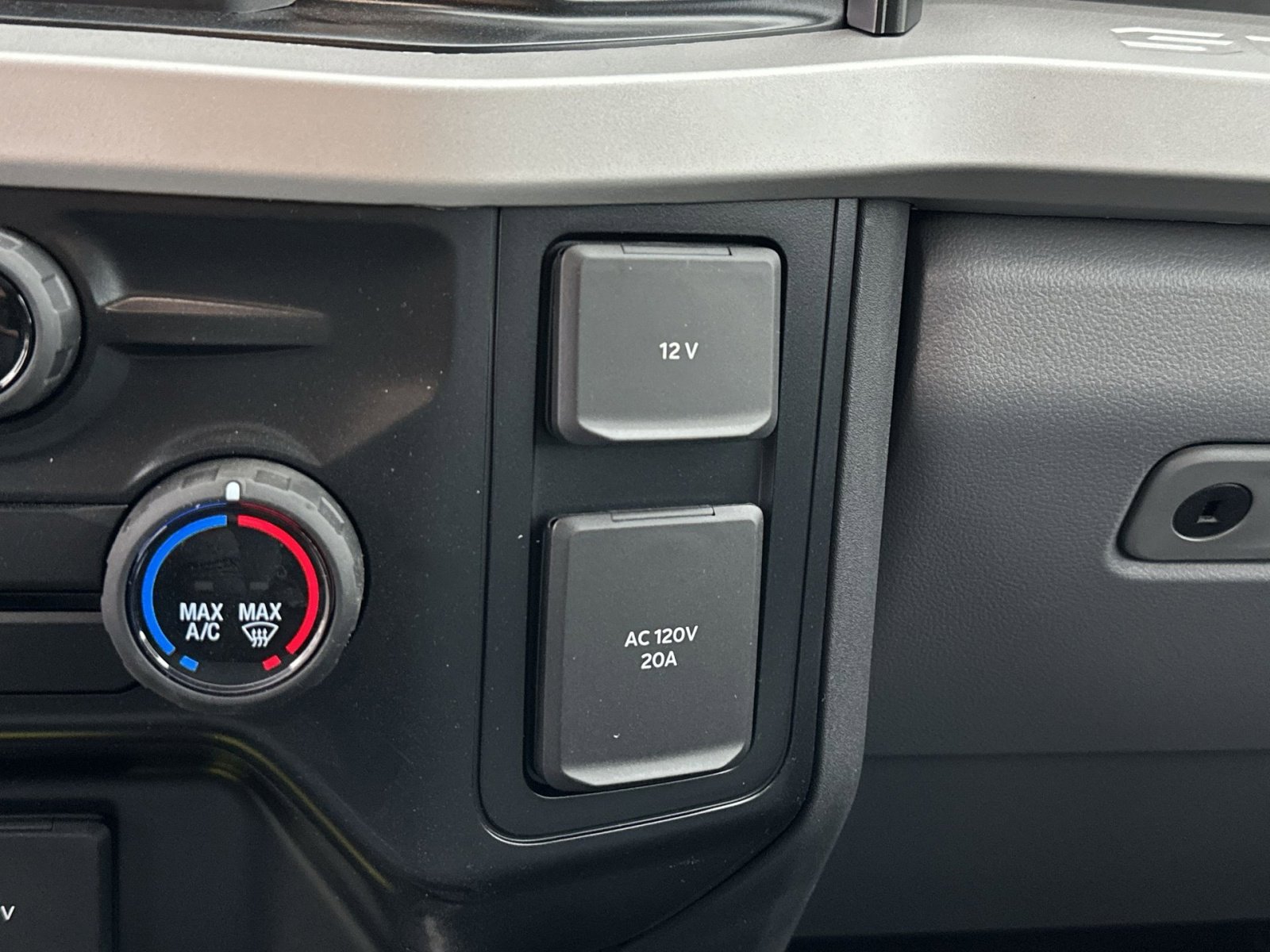 New 2026 Ford F550 4x4 Regular Cab Super Duty image 27