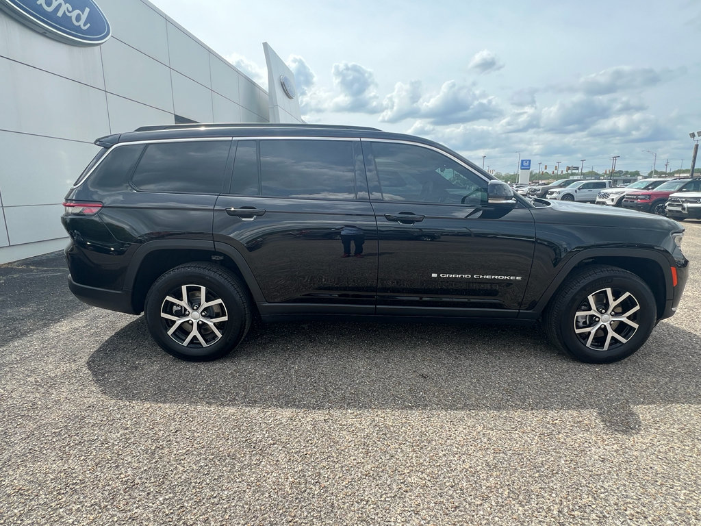Used 2025 Jeep Grand Cherokee L Limited RWD image 9