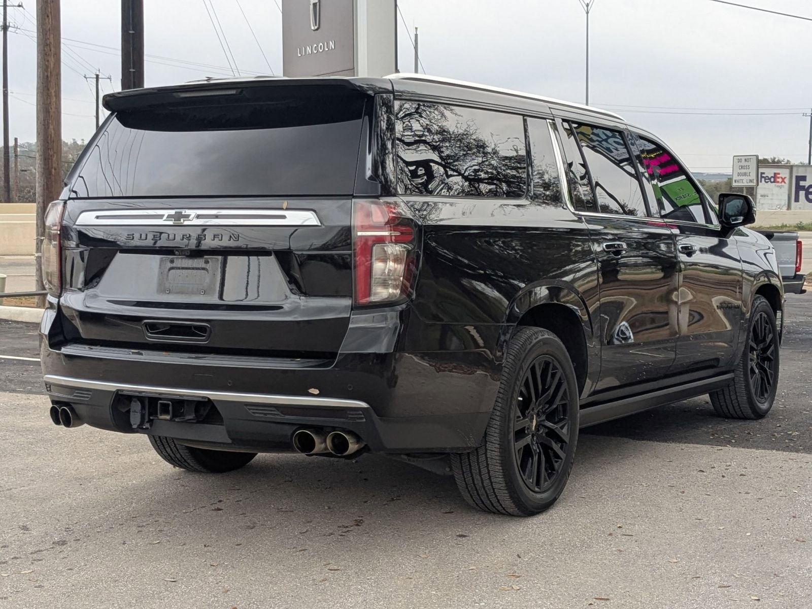 Used 2023 Chevrolet Suburban High Country w/ Advanced Technology Package image 3