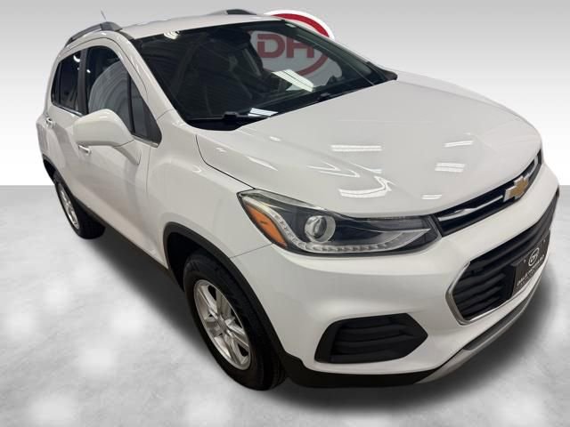 Used 2018 Chevrolet Trax LT w/ LT Convenience Package image 2