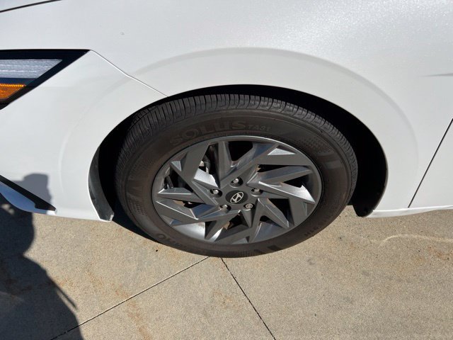 Used 2024 Hyundai Elantra SEL FWD image 12